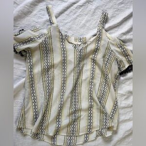 Tank with open shoulder sleeves